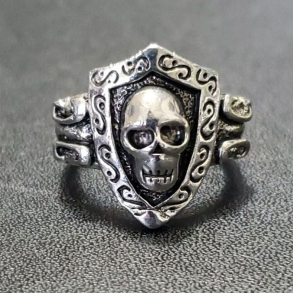 Silver tone skull ring approx size 9